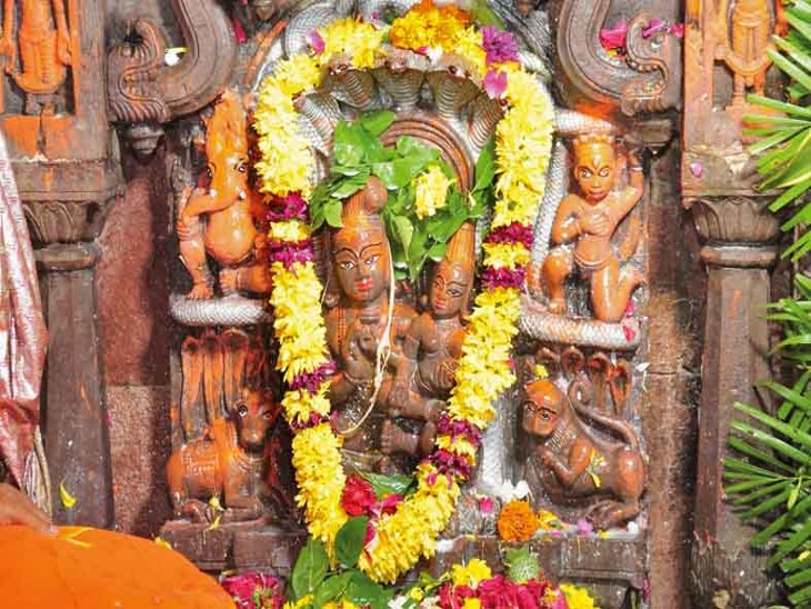 Shri Nagchandreshwar Mandir darshan on Nag Panchami with Lord Shiva and serpent deity