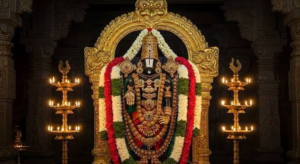 तिरुपति मंदिर वर्चुअल दर्शन के लिए भगवान वेंकटेश्वर का सोने का मूर्ति, प्राचीन गोपुरम और प्रकाशमान दीपक